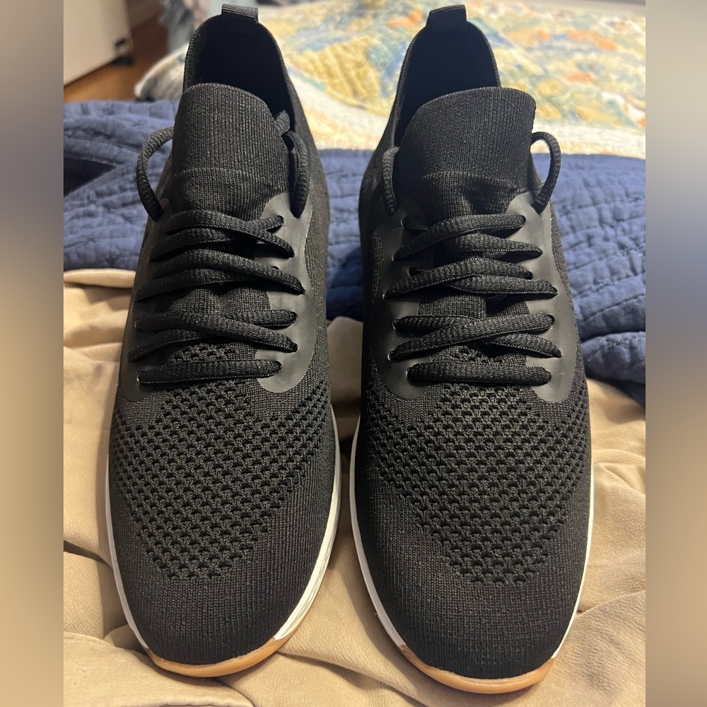 J / Slides Urban Sports Black Sneaker Women’s 9W Gum Sole
New in Box